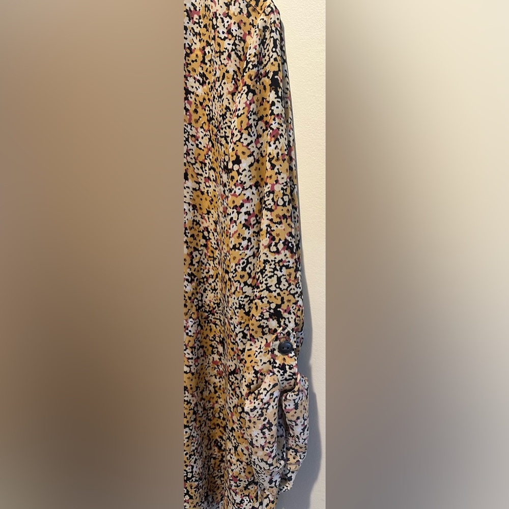 MAURICES Size LARGE Floral Top - Multicolored Roll-tab Sleeved Blouse - Picture 4 of 6
